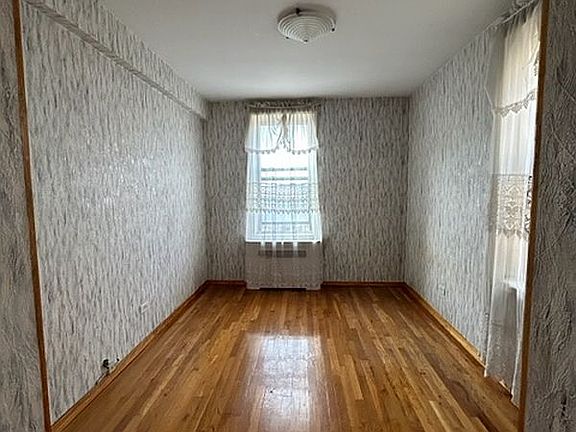 4th image of 2555 Batchelder St APT 6L