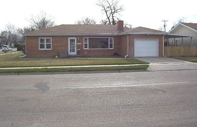 1st image of 221 N Carr Ave