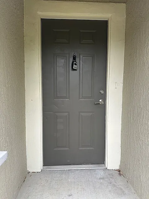 13703 Richmond Park Dr N — Photo 2