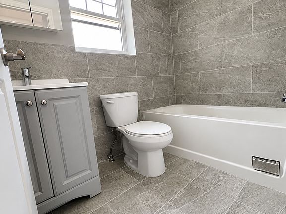 5th image of 627 Thomas Blvd Floor 2