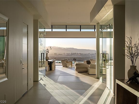 3rd image of 563 Grand Rim Dr