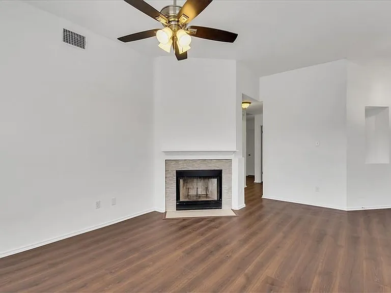 1101 Disraeli Cir — Photo 7