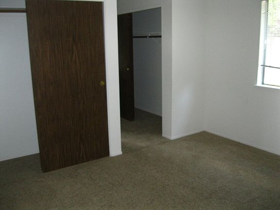 5th image of 1033 Pinewood Dr