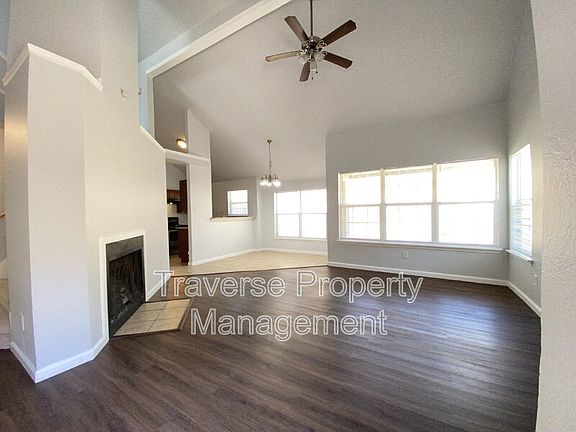 5th image of 918 Sylvan Creek Dr