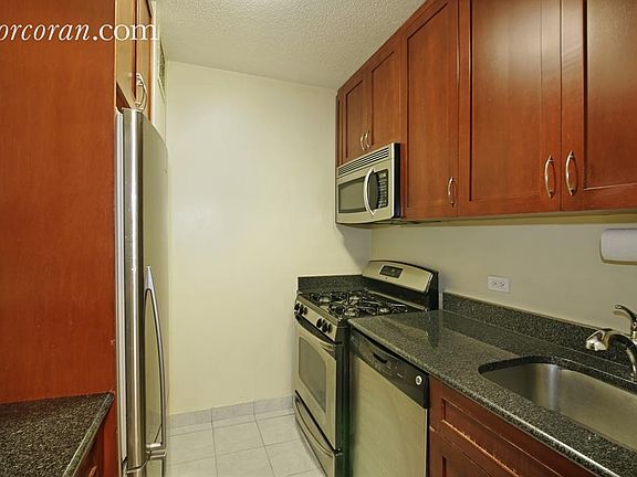 3rd image of 301 E 87th St APT 8B
