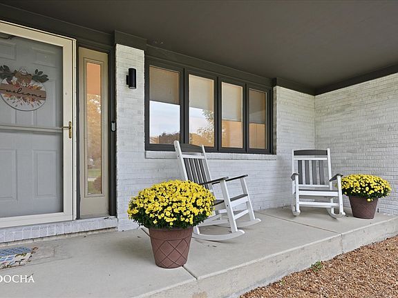 2nd image of 1188 Cindy Ln