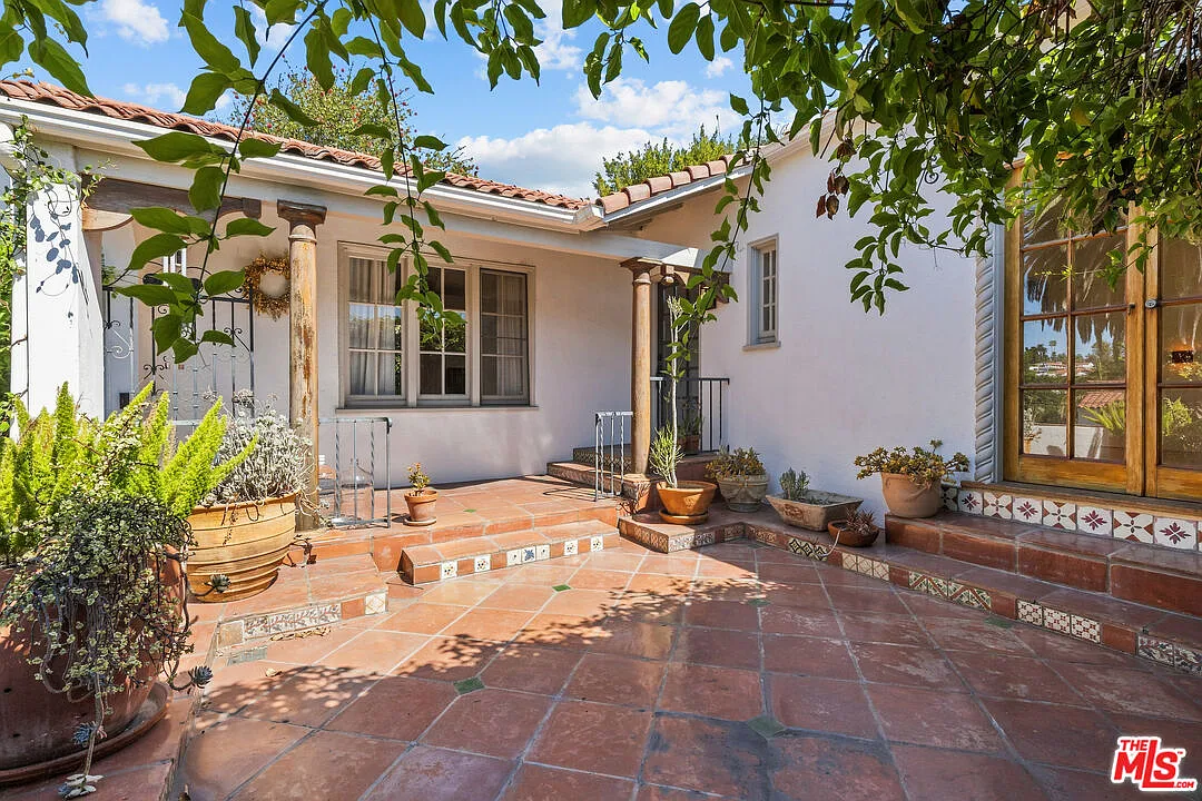 2 bed, 1.0 bath, 1883 sqft, $15,495 — Photo 3