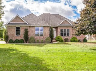 11129 E Lake Edward Ln, Effingham, IL 62401