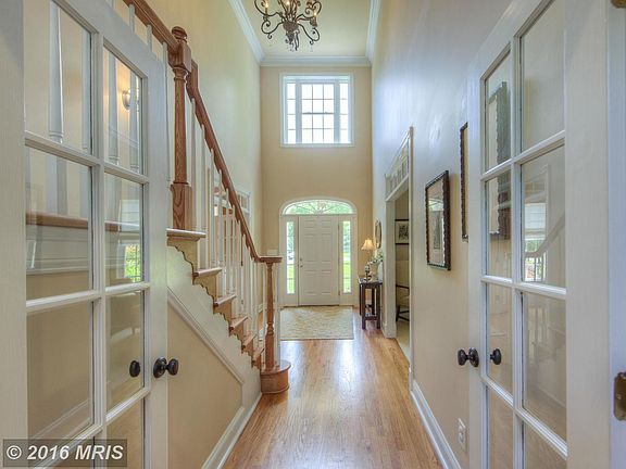 2-Story Entryway