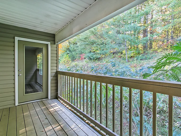 605 Carlyle Way — Photo 16