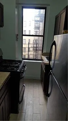 Rented by Arwell Realty | media 3