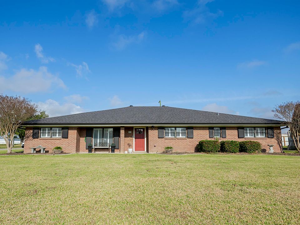 1st image of 301 Estate Dr