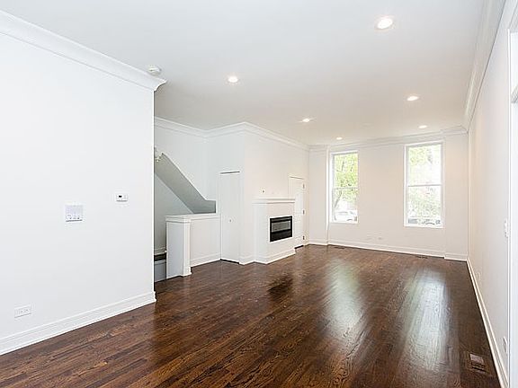 2nd image of 2026 N Sheffield Ave APT 1F