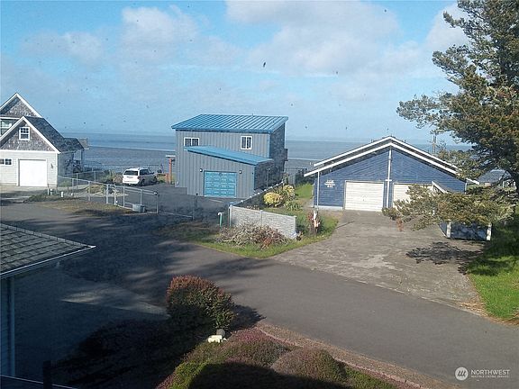 2nd image of 838 Bay View Court SE
