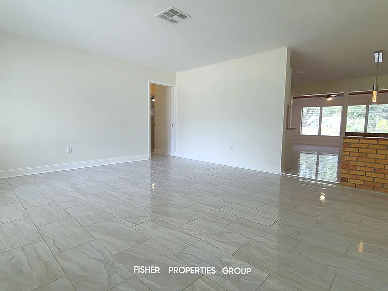 621 Riviera Dr — Photo 5