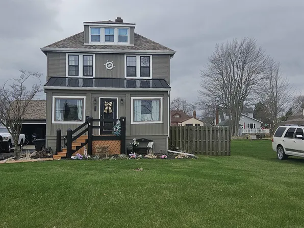 38823 Lakeshore Dr, Harrison Township, MI 48045