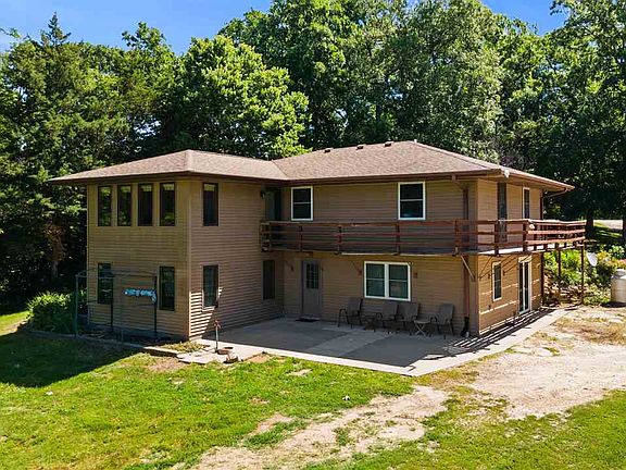 2nd image of 2035 Hemlock Ave