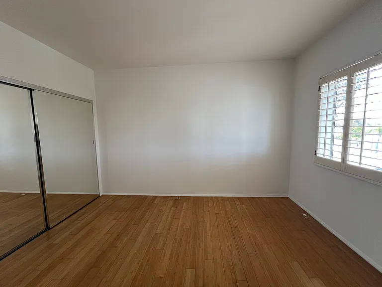 622 S Barrington Ave #301 — Photo 26