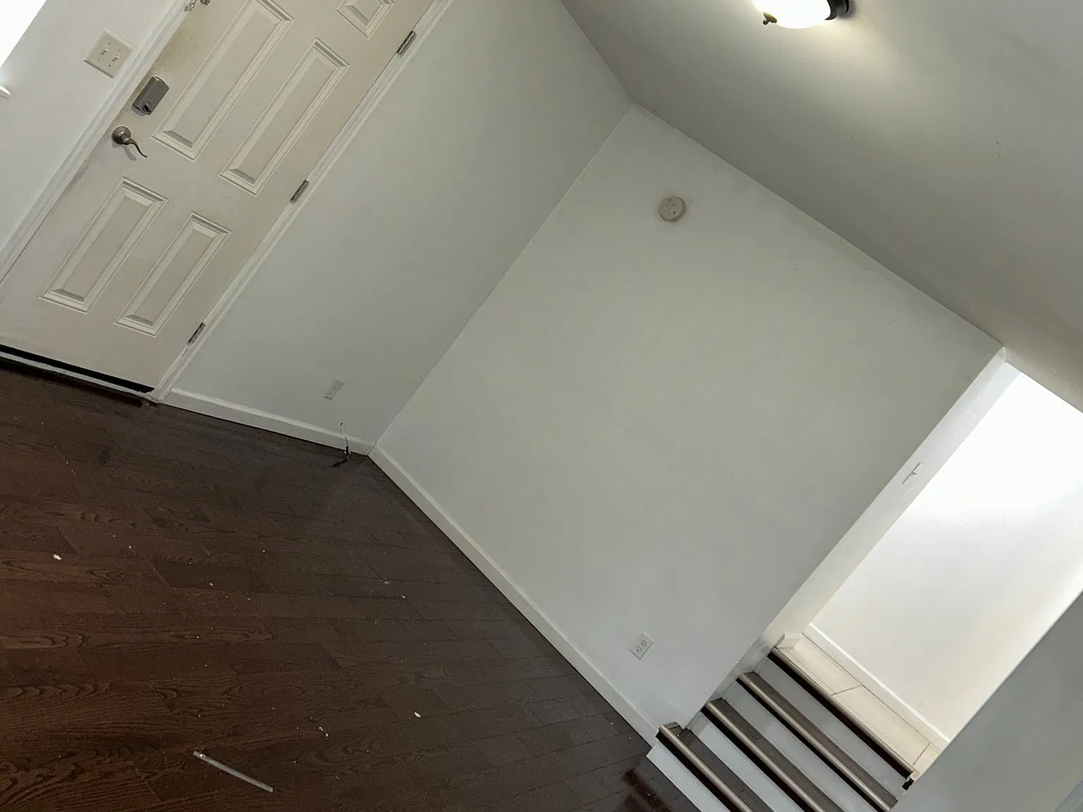 1st fl 2 beds 1 bath — Photo 3