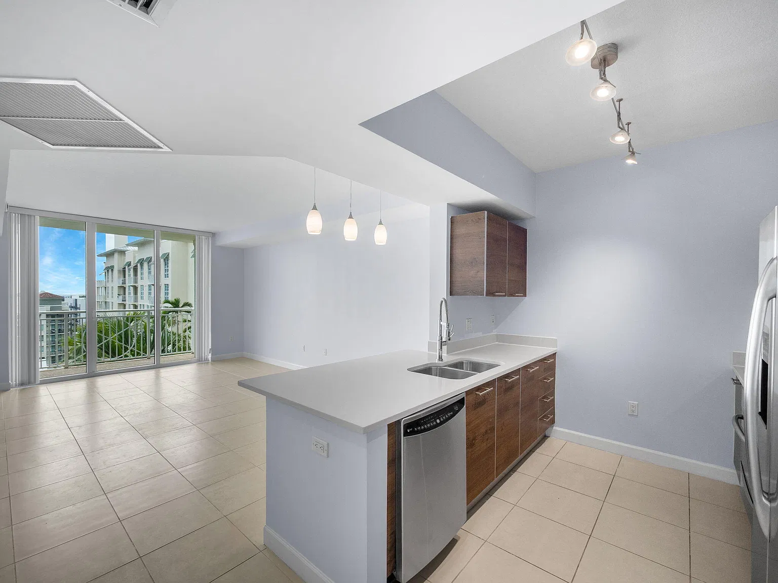 1 bed, 1.0 bath, 720 sqft, $2,900 — Photo 2