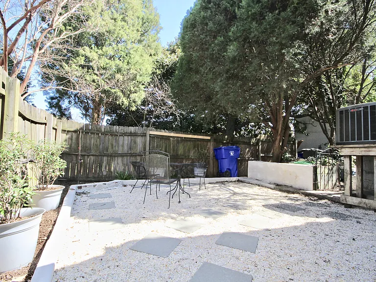 732 Yarmouth St #A — Photo 11