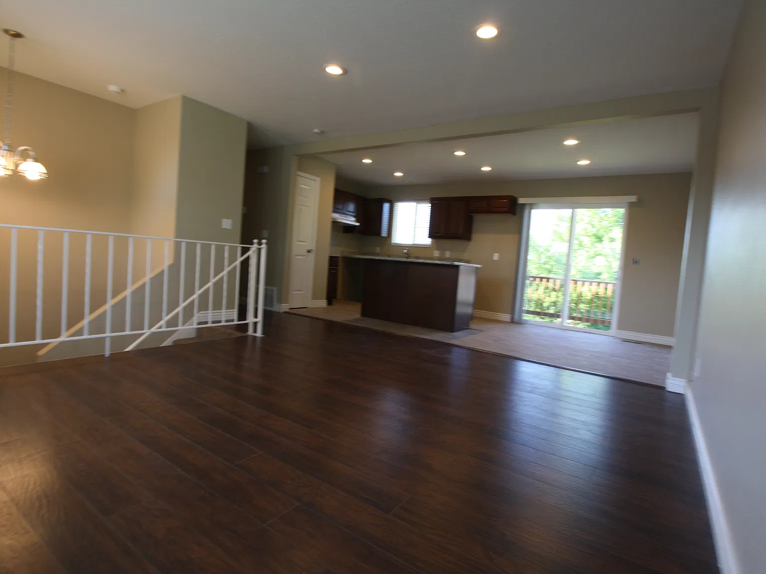 4 bed, 1601 sqft, $2,700 — Photo 2