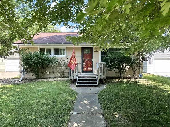 424 Hilltop Rd, Ames, IA 50014