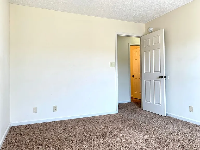 811 Flyer Ct — Photo 13