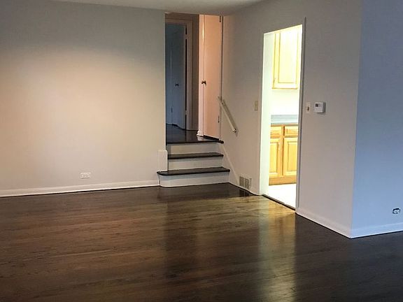 4th image of 889 Burton Ave