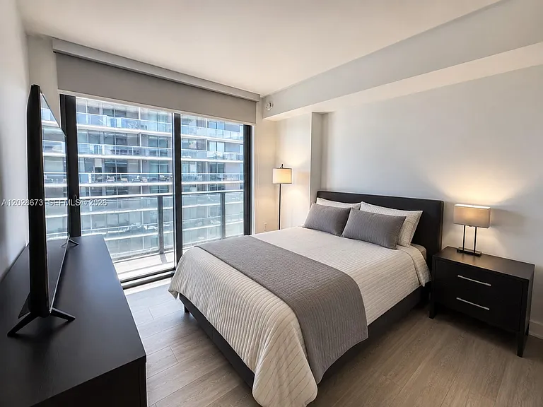 55 SW 9th St #3201 — Photo 16