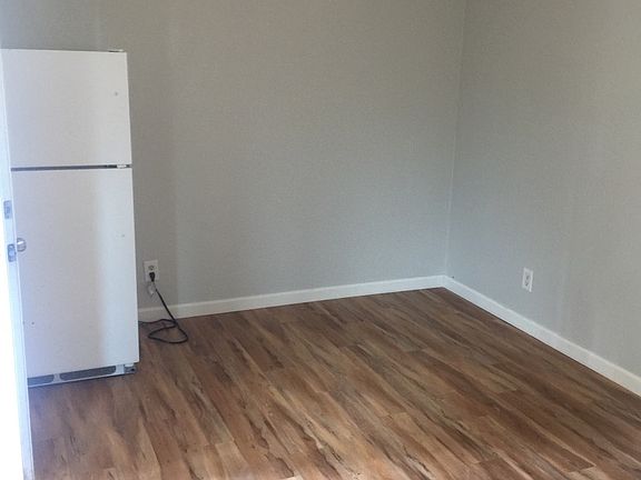 5th image of 2465 Fairmount Ave APT 3