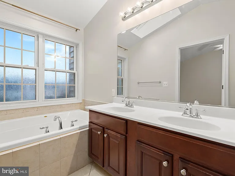 2807 Cornet Ct — Photo 37
