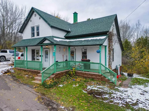 624 6th St, Lake Linden, MI 49945