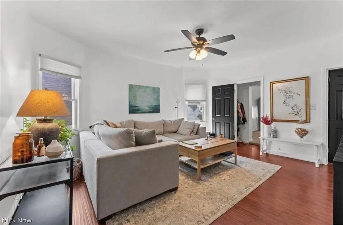 3 bed, $2,550 — Photo 1