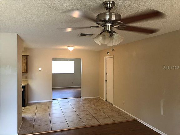 3rd image of 955 Rose Ave