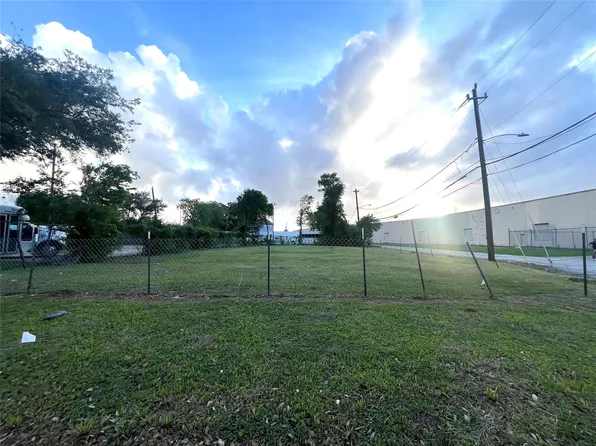 2002 Telephone Rd, Houston, TX 77023