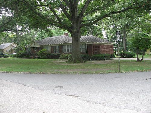 1st image of 130 East Dr