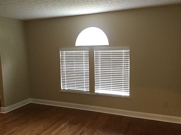 3rd image of 104 Long Hollow Dr