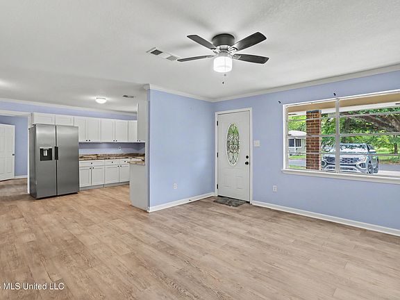 4th image of 1406 Lewis Ave