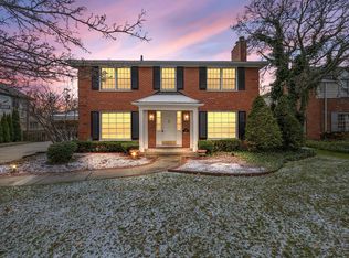 49 Hampton Rd, Grosse Pointe Shores, MI 48236