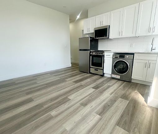 2nd image of 709 De Kalb Ave #20