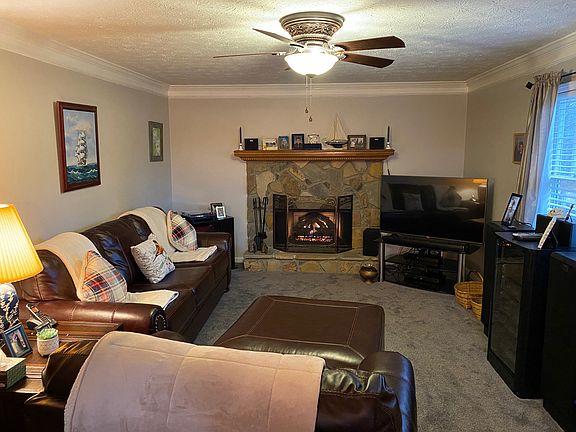 2nd image of 910 Meadowsong Cir