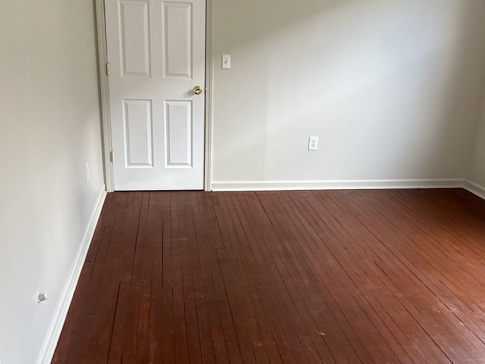 2nd image of 4211 S Robertson St