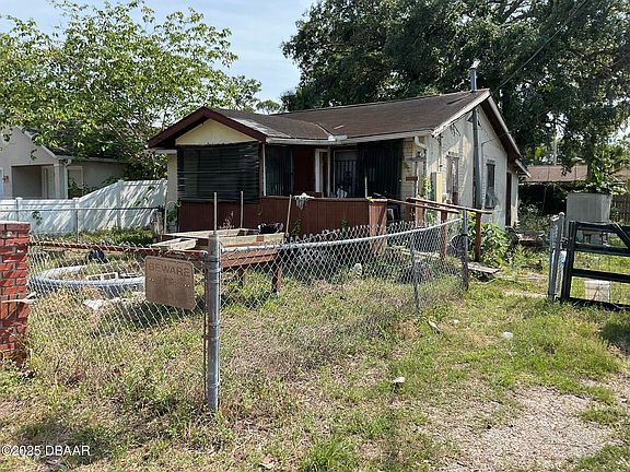 4th image of 1226 Bender Ave