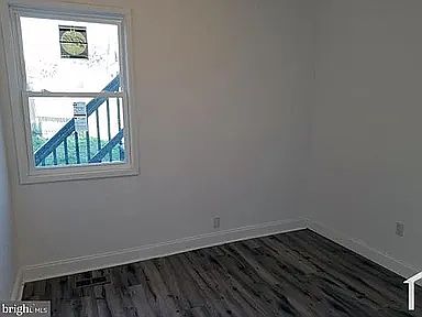 4th image of 504 Beaumont Ave #1
