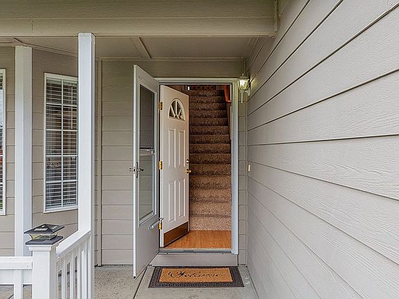 3rd image of 15919 NE 92nd St