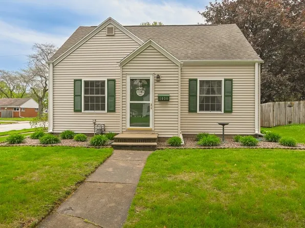 1036 Thrush St, Green Bay, WI 54303