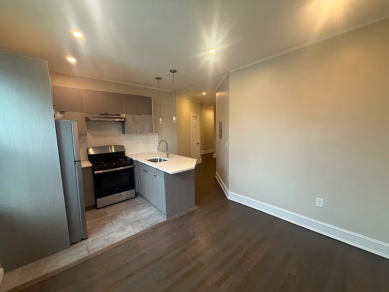 20 Claire Ave #BB4 — Photo 2
