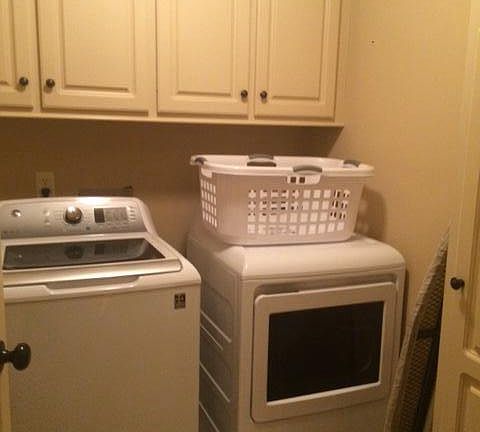 Laundry room w/closet