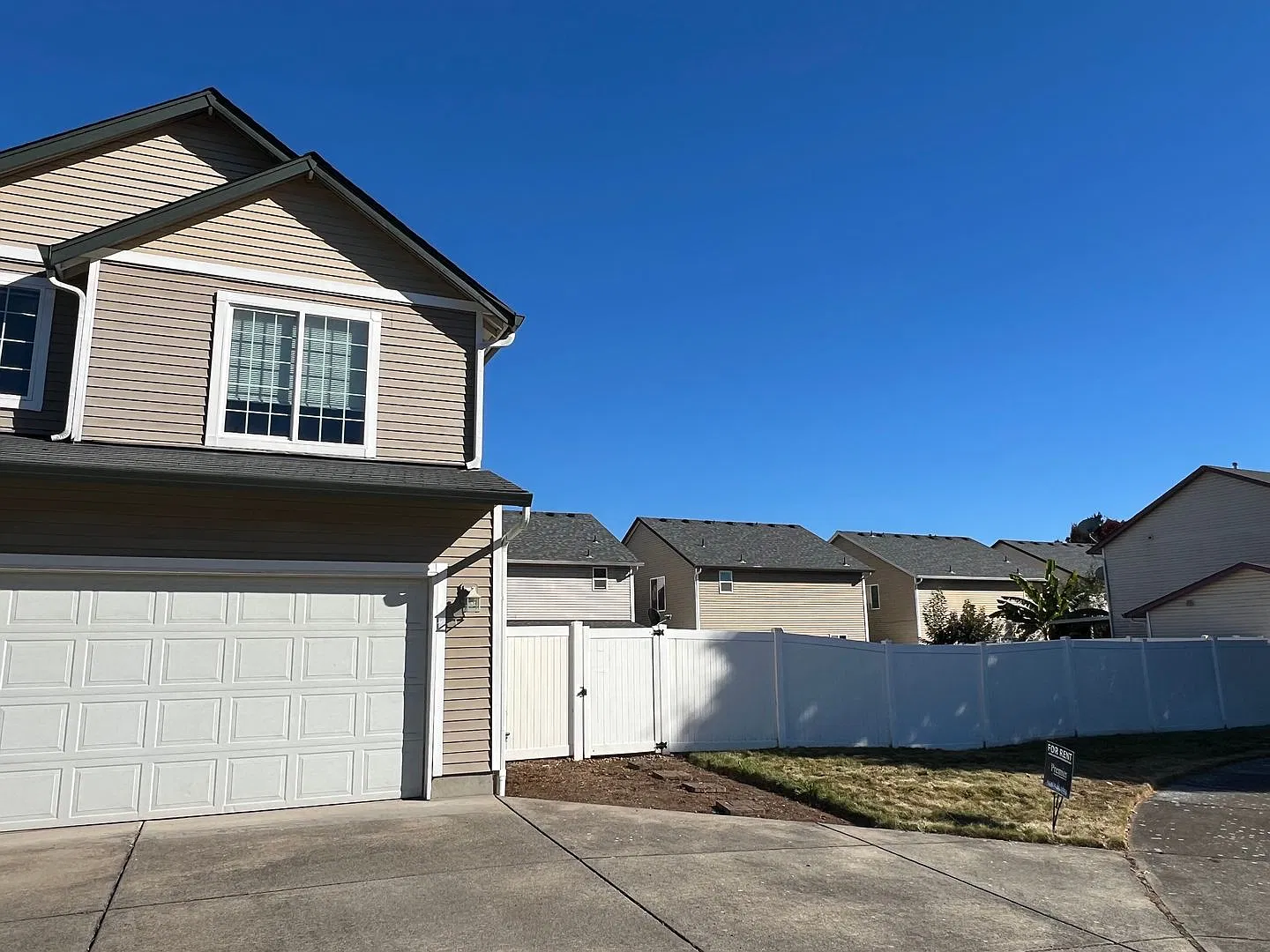 Spacious Landover Commons Home w/ Large Yard for Lease - 2715 NE 125th Ct — Photo 2